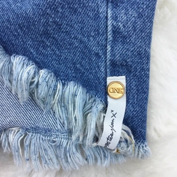 One Teaspoon RIVIERA LEGEND MOM FIT SHORT Denim Frayed Jean Shorts Size 26 - Picture 11 of 15